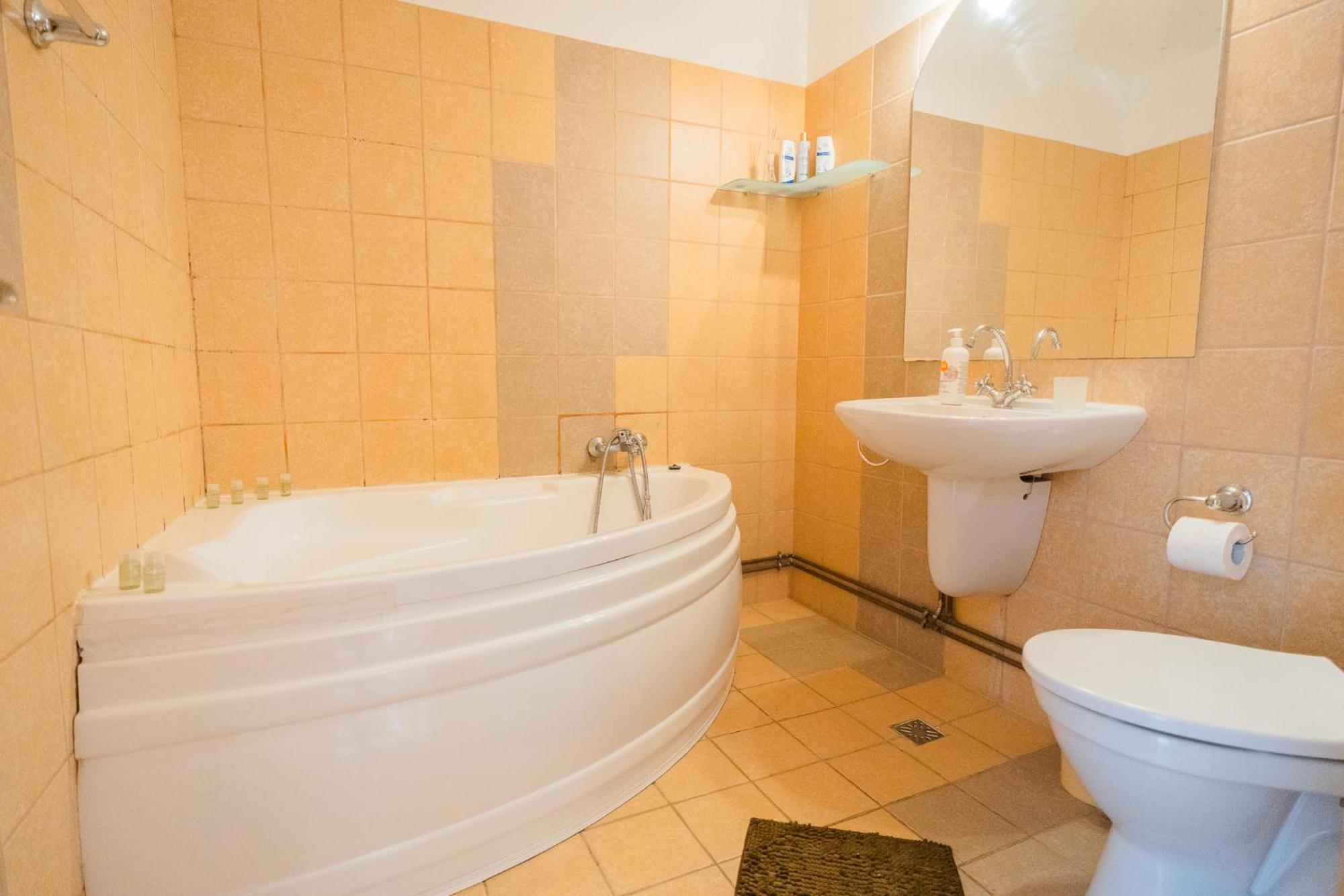 Rustic & Spacious 3Br Apartment บูคาเรสต์ ภายนอก รูปภาพ