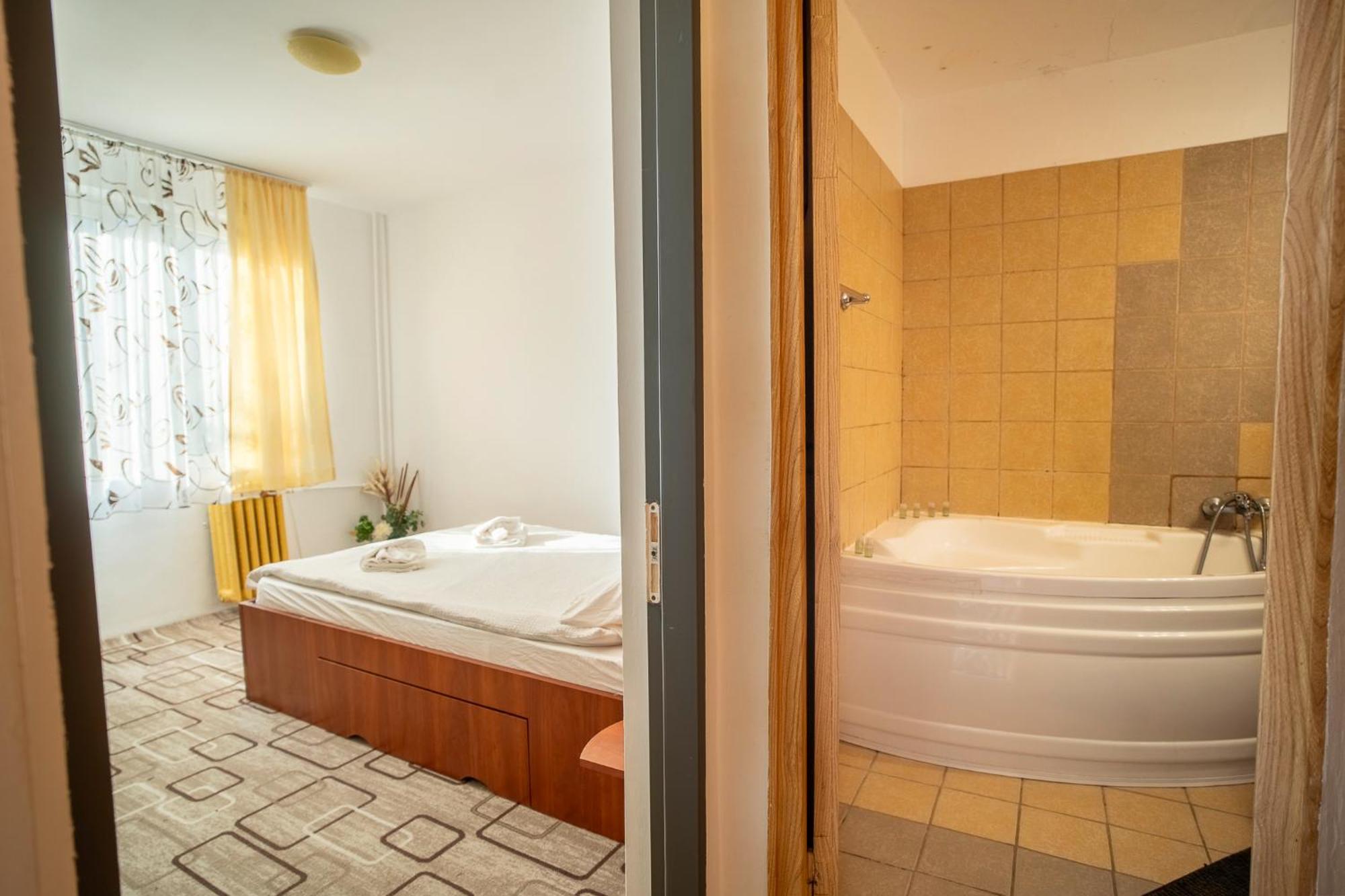 Rustic & Spacious 3Br Apartment บูคาเรสต์ ภายนอก รูปภาพ